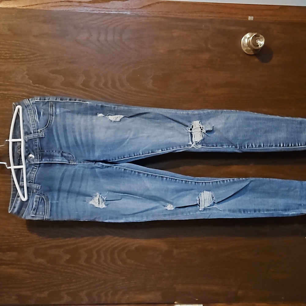 Maurices ripped skinny jeans